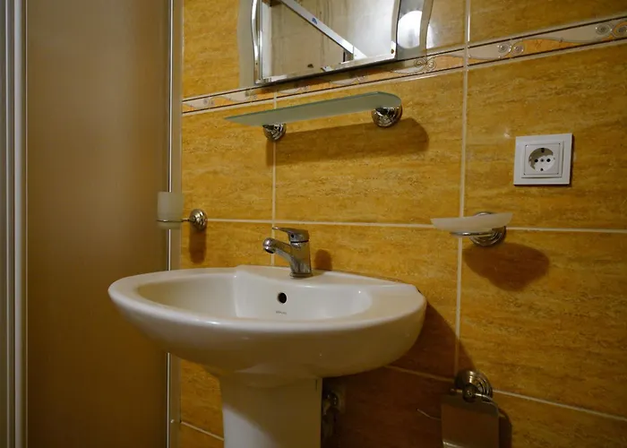 Glory Art Stone House Hotel *