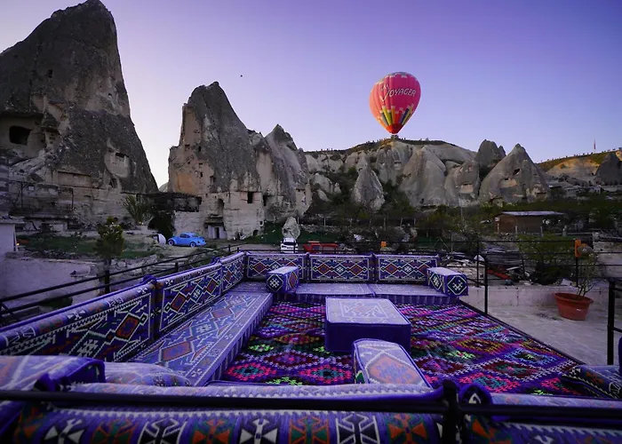 Glory Art Stone House Hotel